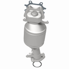 Load image into Gallery viewer, MagnaFlow Direct Fit Catalytic Converter 04-07 Saturn VUE 3.5L Rear