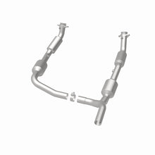 Load image into Gallery viewer, MagnaFlow Direct Fit Catalytic Converter OEM 07-08 Ford E-150