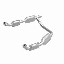 Load image into Gallery viewer, MagnaFlow Direct Fit Catalytic Converter 06 Ford E350 Van 5.4L