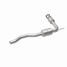 Load image into Gallery viewer, MagnaFlow Direct Fit Catalytic Converter 02 Volkswagen Eurovan 2.8L