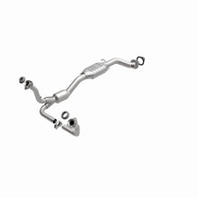 Load image into Gallery viewer, MagnaFlow Direct Fit Catalytic Converter 01-05 Chevy Blazer 4.3L 2WD