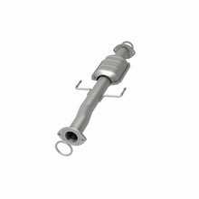 Load image into Gallery viewer, MagnaFlow Direct Fit Catalytic Converter 01-04 Toyota Tacoma 2.4L Rear