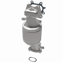 Load image into Gallery viewer, MagnaFlow Direct Fit Catalytic Converter 04-07 Saturn VUE 3.5L Front
