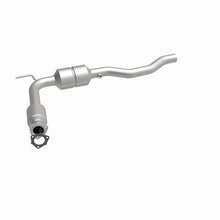 Load image into Gallery viewer, MagnaFlow Direct Fit Catalytic Converter 02 Volkswagen Eurovan 2.8L