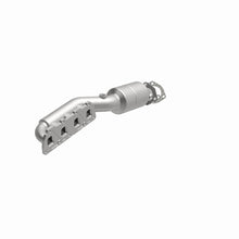 Load image into Gallery viewer, MagnaFlow Direct Fit Catalytic Converter 02-04 Volkswagen Passat 4.0L