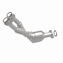 Load image into Gallery viewer, MagnaFlow Direct Fit Catalytic Converter 01-04 Toyota Tacoma 2.7L