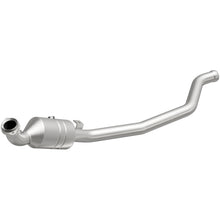 Load image into Gallery viewer, MagnaFlow Direct Fit Catalytic Converter 2006-2011 R350 3.5 L Underbody